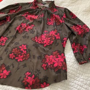 Very pretty Ann Taylor Top!
